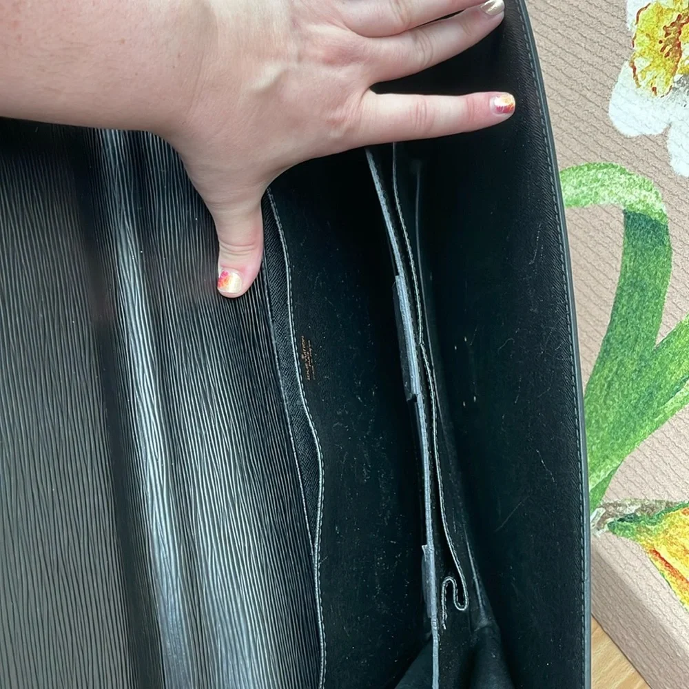 🚨LOUIS VUITTON🚨Black Epi Leather Serviette briefcase/business bag (minor wear)